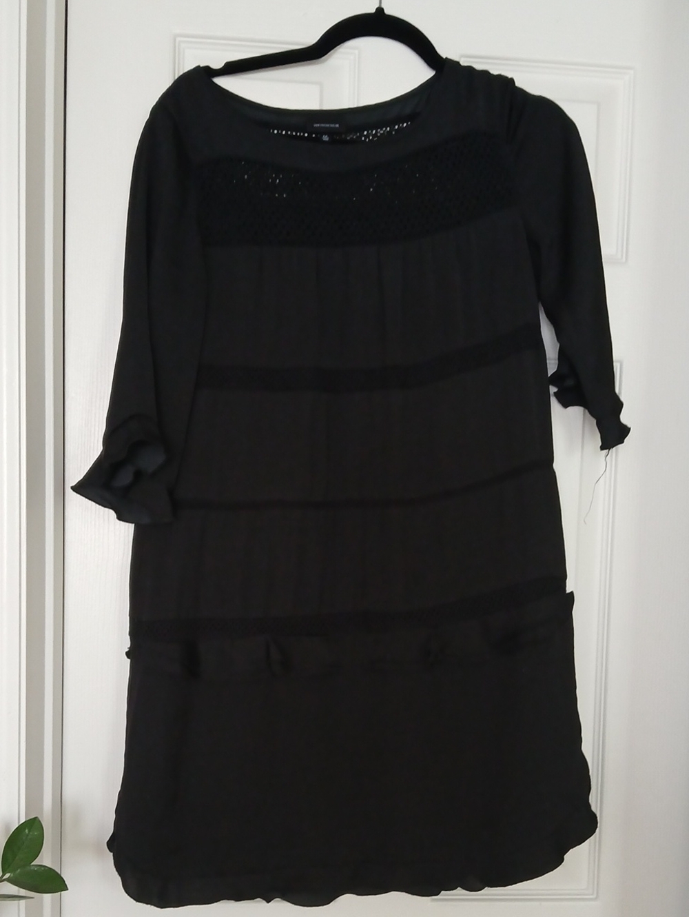 Who What Wear Black Long-Sleeve Shift Dress with Ruffle Accents